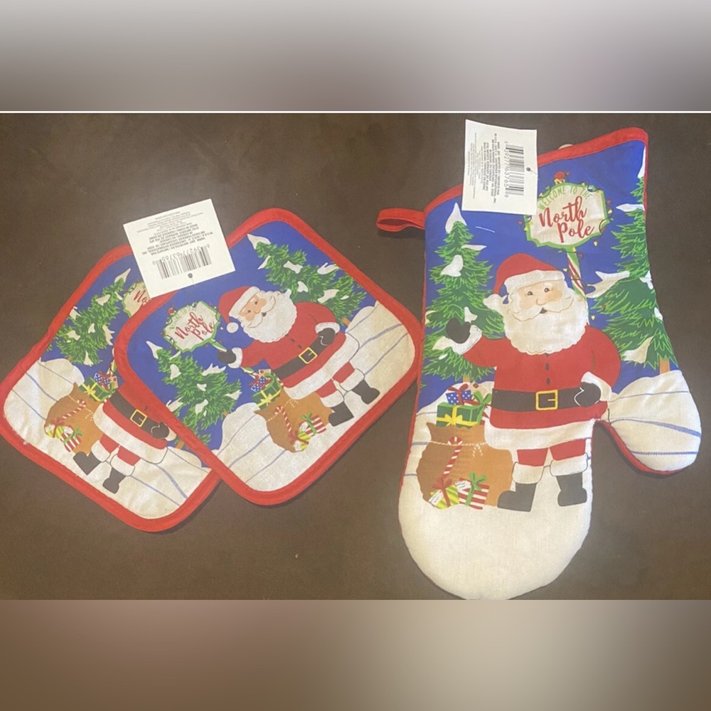 Christmas Santa Kitchen Decor Pot Holders Oven Mitt 3 Piece Set North Pole New